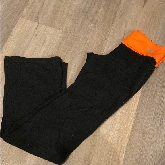 Pink Victoria secret “sf giants” yoga pants - Picture 3 of 4